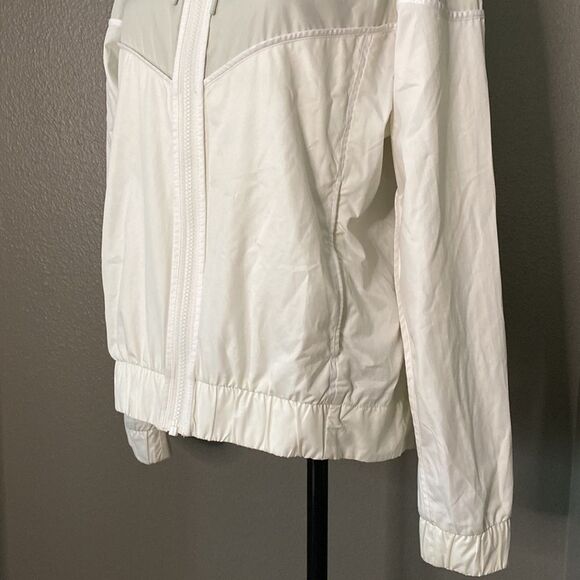 NIKE WOMENS SPORTSWEAR WINDRUNNER WOVEN HOODED JACKET 883495 133 - Picture 6 of 16